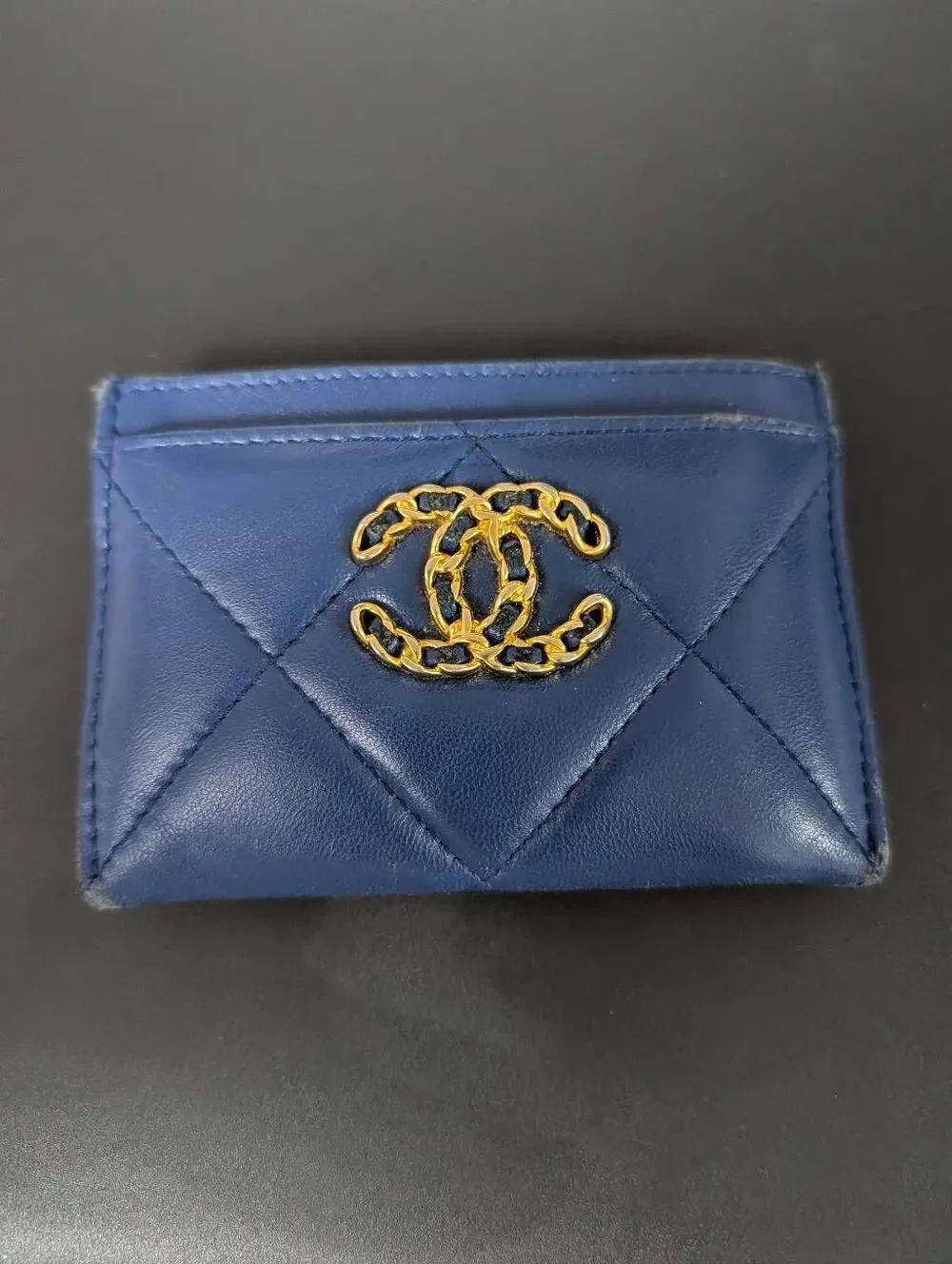 Chanel 19 card holder Quilted leather